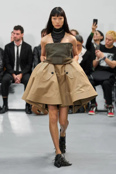 Look 18